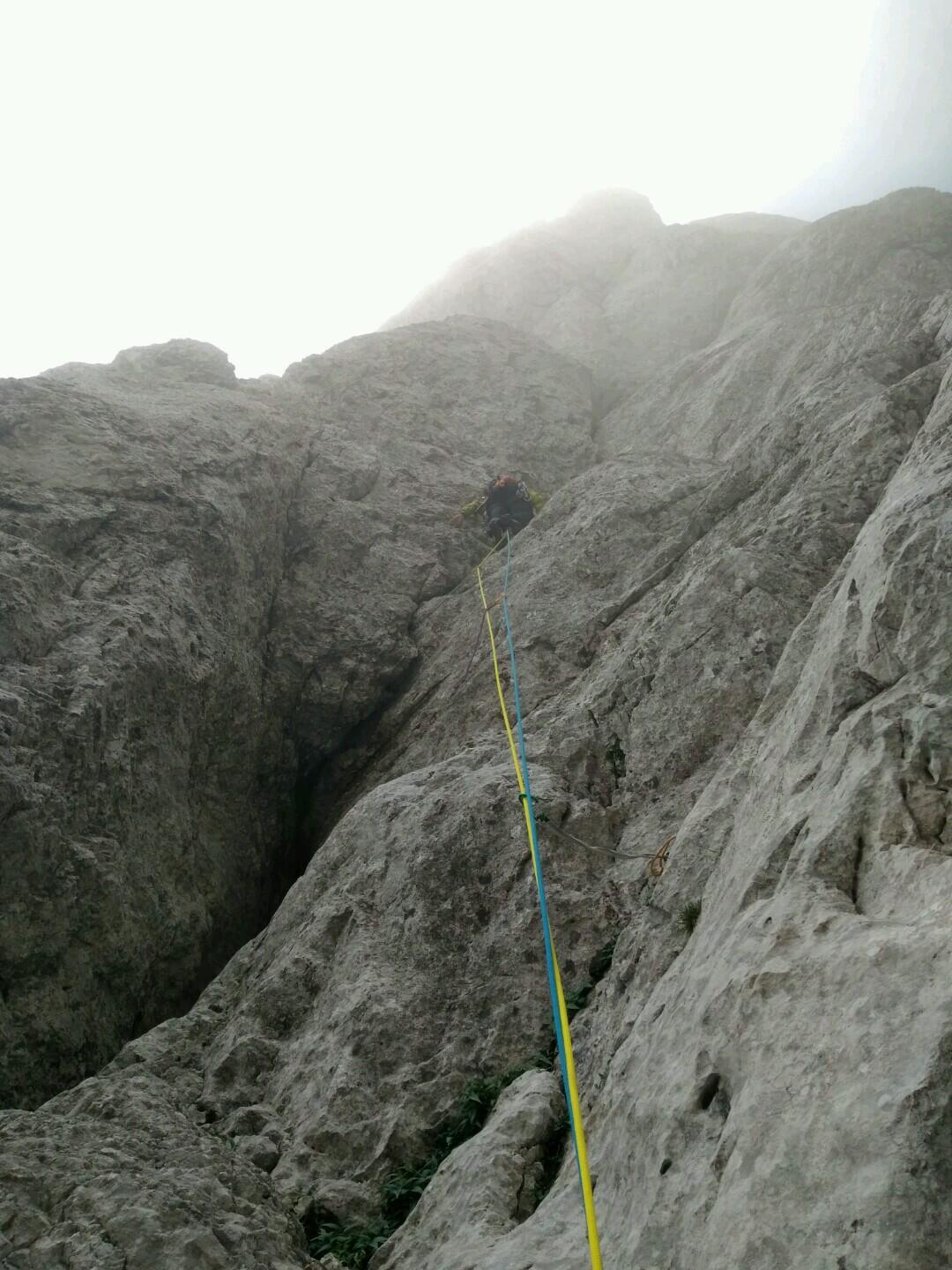 Že v prvem raztežaju Centralne smeri te pričaka lepa zajeda IMG 20170729 102829
