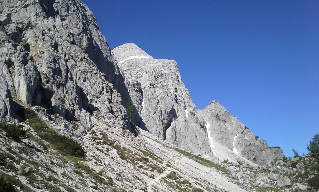 Pogled v severno ostenje NŠG in Male Mojstrovke 20160623 082013