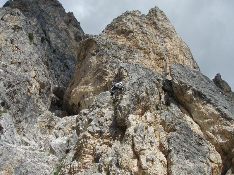 Prvi dan plezanja v Punta Alpini. Pred mano Špela... Cortina_03