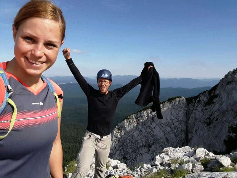 Lepa že, lepa. Se pa tudi vleče. Sva bila vseeno vesela, da sva na vrhu. Juhej! DP8 Na vrhu