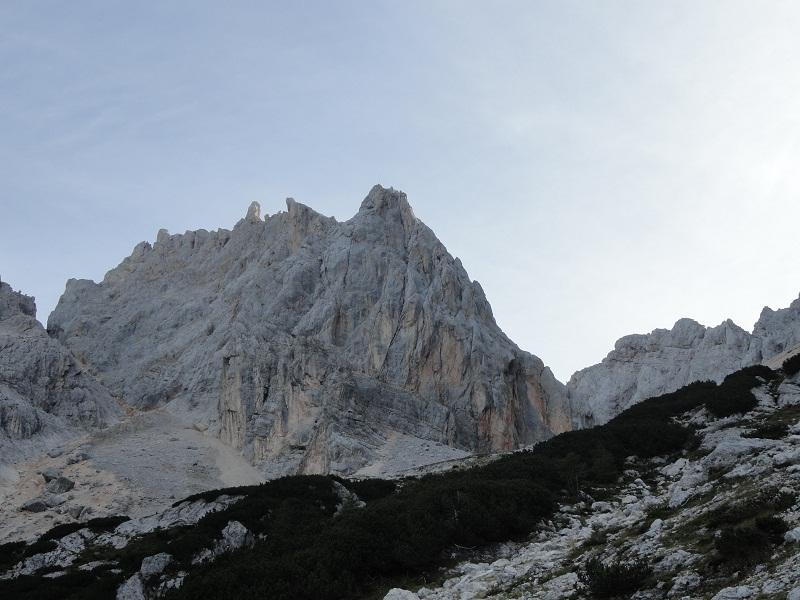 Ponca, zadaj Oltar