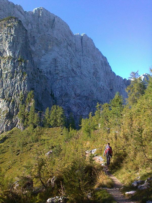 Z Robijem jo mahneva proti Veliki Mojstrovki. 11092011528_resize