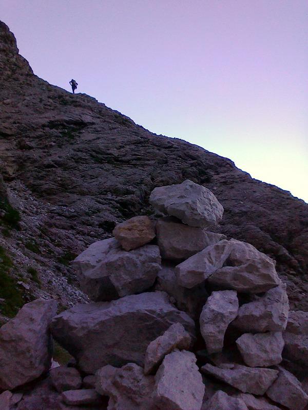 Na dostopu nas usmerjajo možici. (Ali lažje: sledimo načelniku.) 11092011538_resize