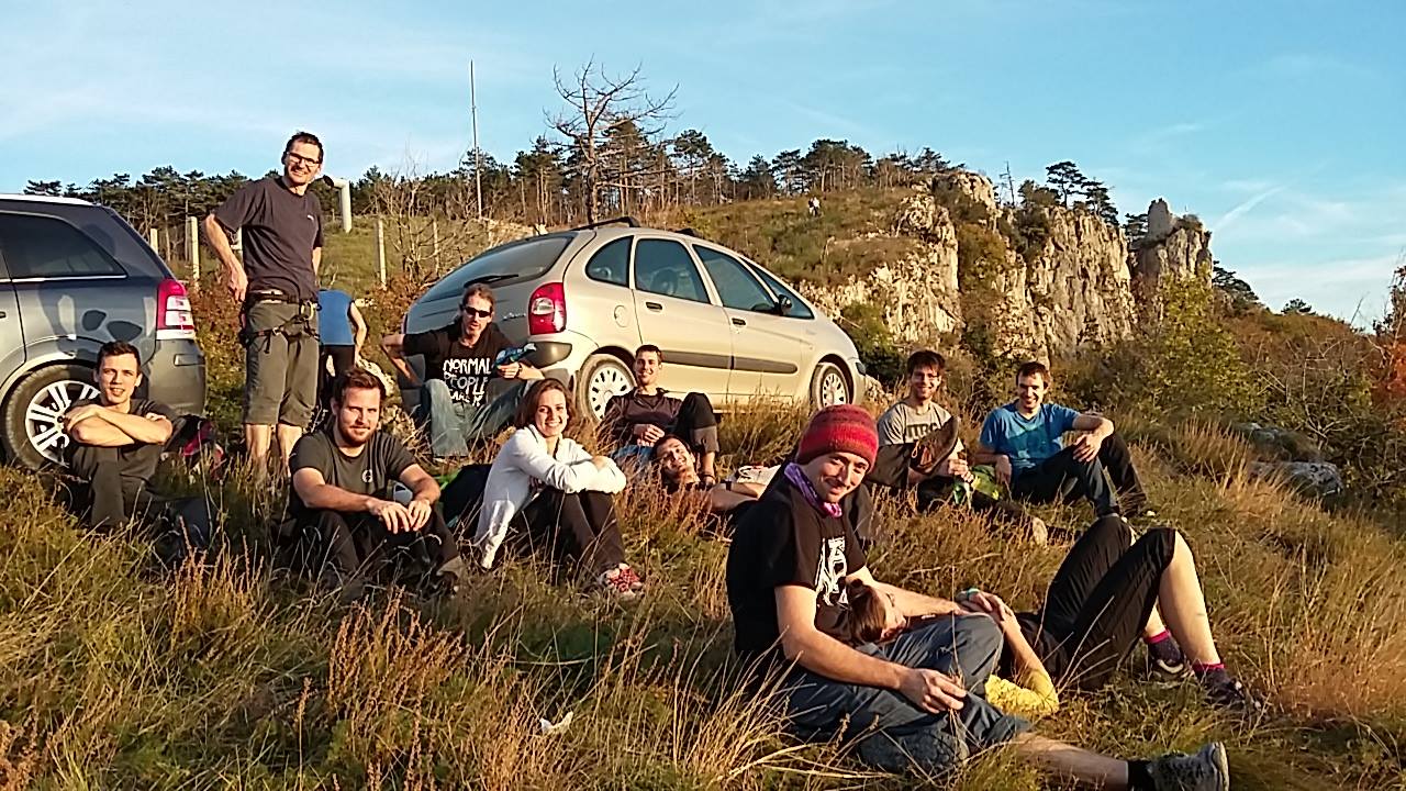 Med tem je nova generacija začela guliti šolske klopi in praskati kolena na prvih skupnih turah 15 Generacije