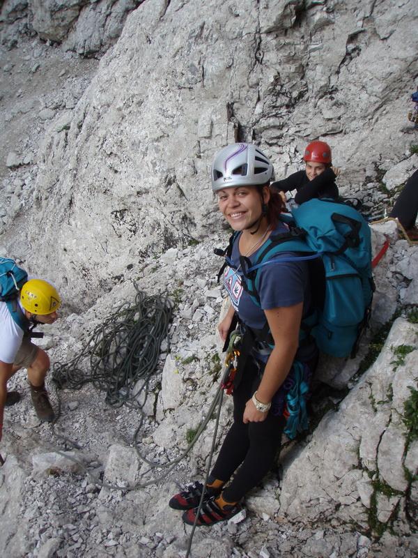 Na vstopu smo kar nekaj časa čakali. Eno navezo. Med tem smo srečali milijon planincev. Vzhodna_03