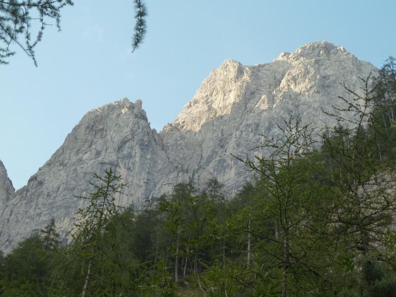 Debela peč s Krme. Raz je lepo viden na levi.