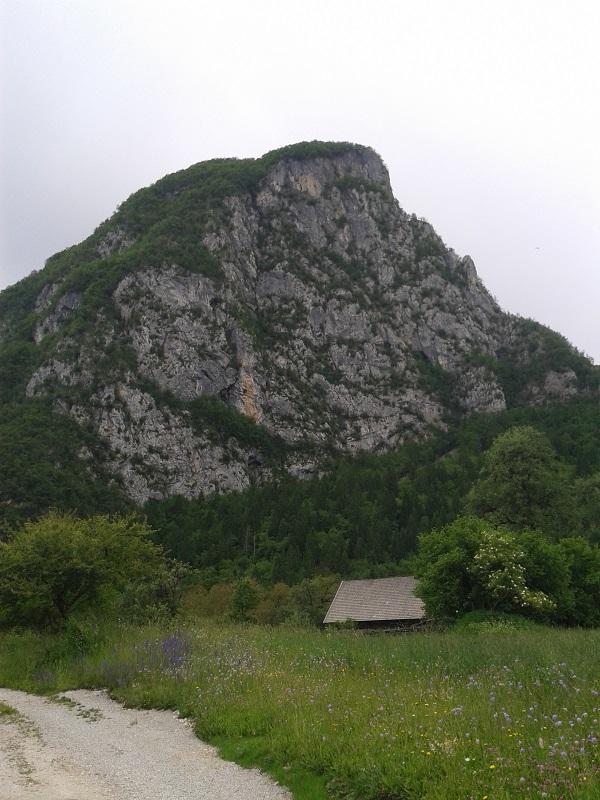 In še ta zloglasna pečina. Mi smo plezali po desni strani. Ni tako lahko kot zgleda. grebenska 9 studor