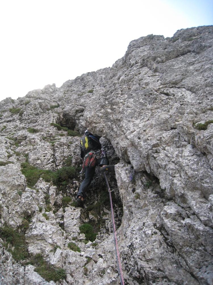 Začatek izstopne zajede v tretjem raztežaju. 003
