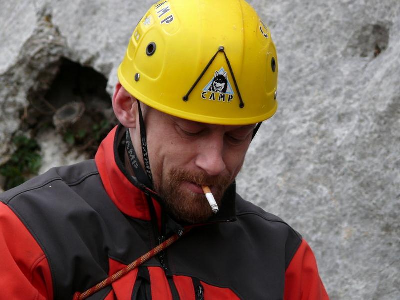 Stevo se zaveda nevarnosti hiperventilacije, zato pred plezanjem poskrbi za primerno razmerje kisika v pljučih… slika_8