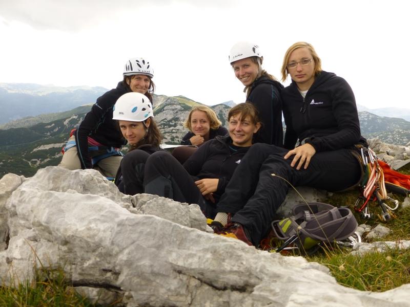 Borja, Eva, Eva, Neli, Neža in Katja na vrhu smeri v Velikem vrhu na vrhu V vrha