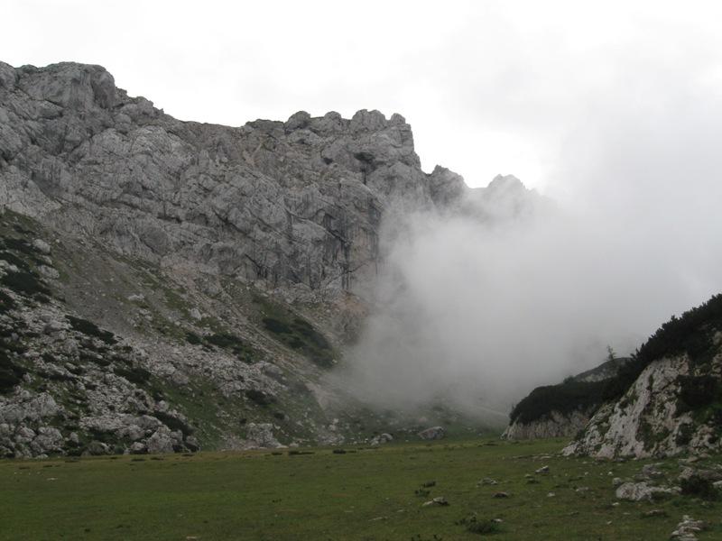 Tole se je valilo proti Bazi na nedeljsko jutro vreme nedelja
