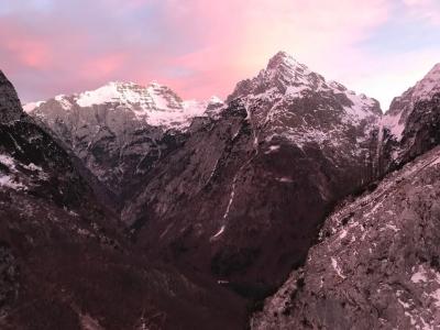 Stara, Vzhodni raz in Debelakova