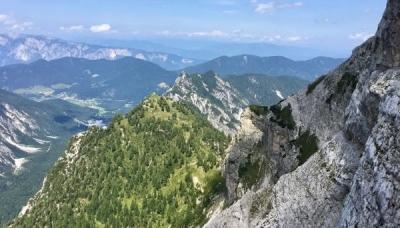 Srečni, zdravi in bogati v Stebru revežev